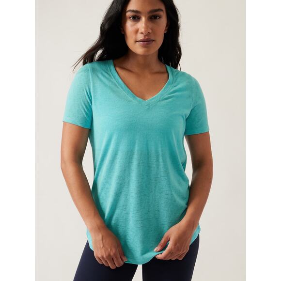 Athleta Breezy Scoop V Tee Size Medium Relaxed Fit Breathable Performance NWT - Picture 1 of 12